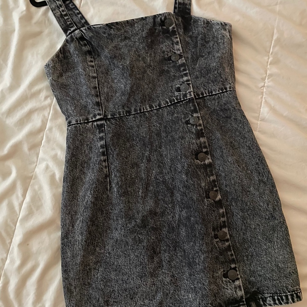 Super cute gray/black denim button up dress🖤